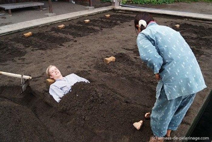 Sand bathing in Japan