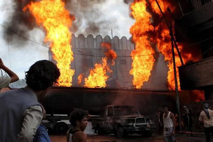 Arab forces strike Houthi-held Yemen military port -local official