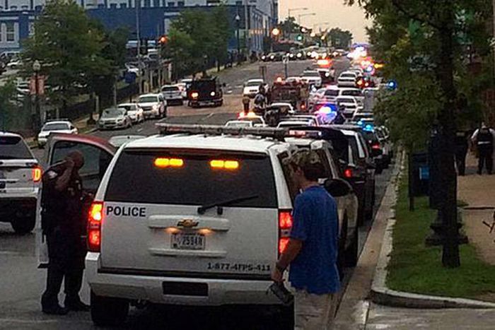 Police respond to reported active shooter at Navy Yard -Washington Post
