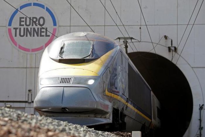 More than 2,000 migrants tried to enter Channel Tunnel in France