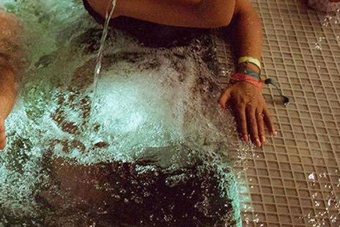 Beyonce pours out expensive champagne into bathtub in 'Feeling Myself' video