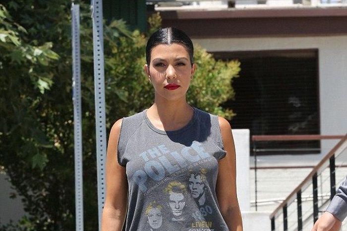 Kourtney Kardashian shows off in sartorial style