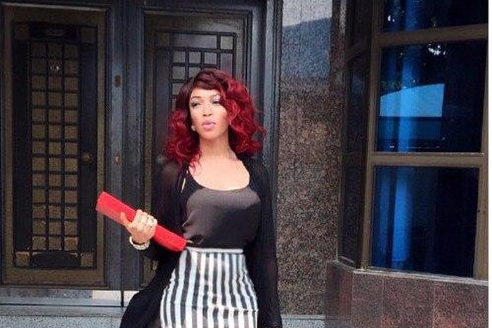 Dabota Lawson looking very stylish