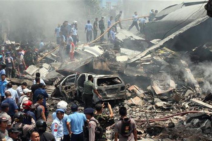 Military plane crash kills at least 30