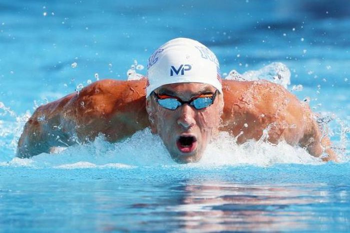 Phelps sets fastest time of year in 200m medley
