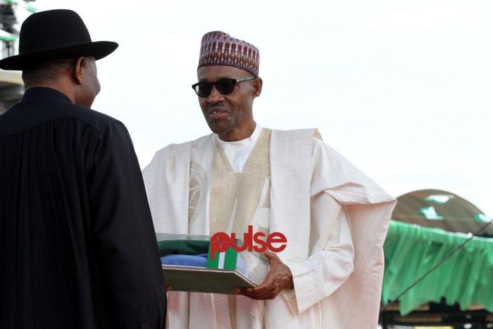 Former president, Goodluck Jonathan hands over power to Muhammadu Buhari.