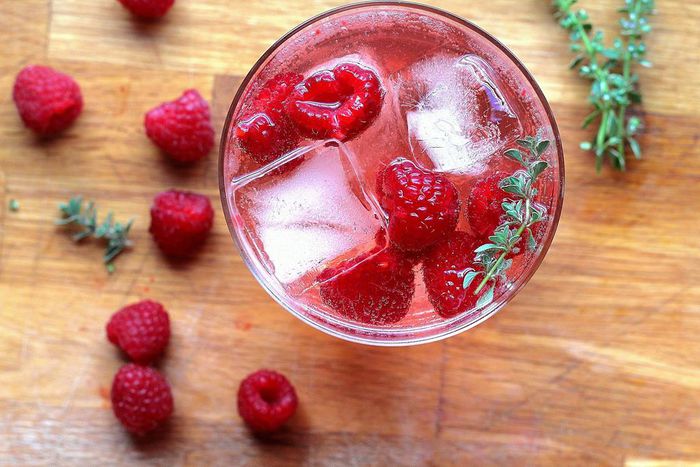 ___4042617___https:______static.pulse.com.gh___webservice___escenic___binary___4042617___2015___8___5___10___raspberry-lillet-cup-overhead_1