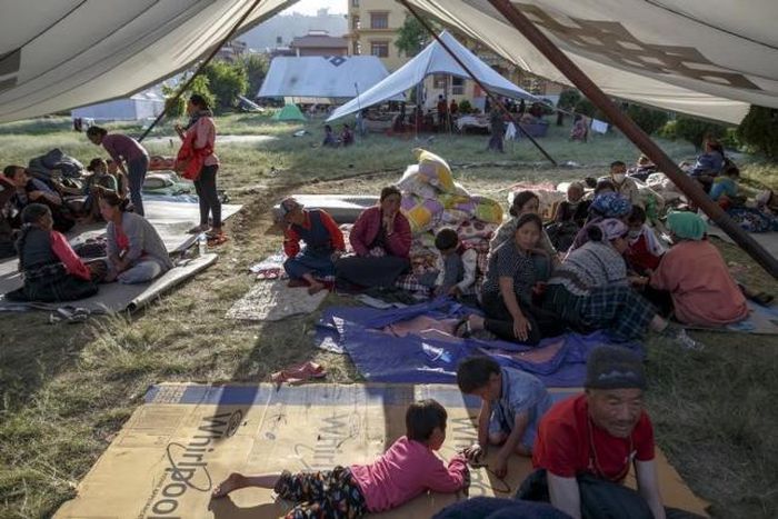 Avalanches disrupt efforts to rescue bodies from landslide-hit village