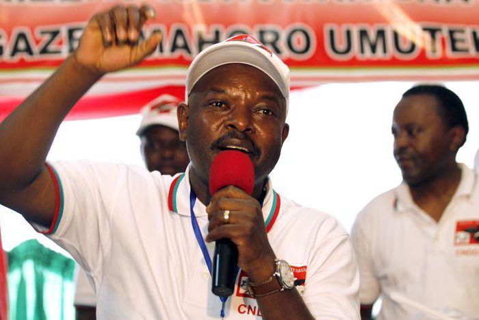 Burundi's President Pierre Nkurunziza addresses delegates of the ruling Conseil National pour la Defense de la Democratie - Forces pour Defense de la Democratie (CNDD-FDD) party during their congress in the capital Bujumbura, April 25, 2015. REUTERS/Th...