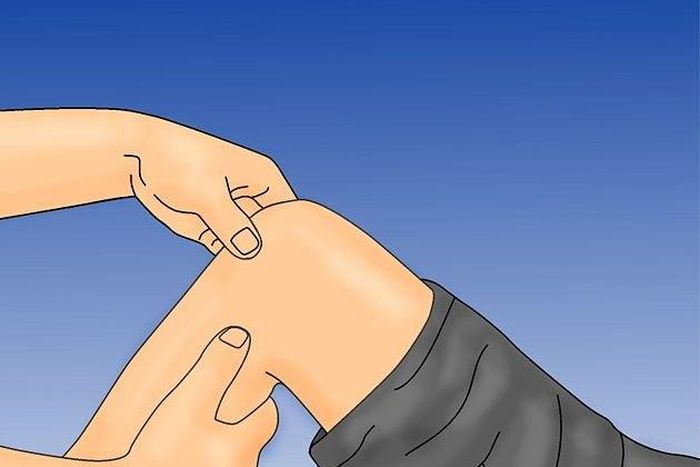 ___3733740___https:______static.pulse.com.gh___webservice___escenic___binary___3733740___2015___5___7___16___630px-Treat-a-Swollen-Knee-Step-10-Version-2