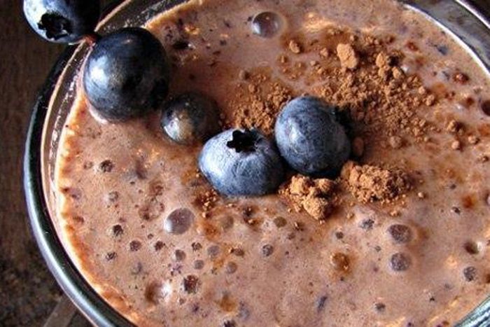 Chocolate-blueberry shake