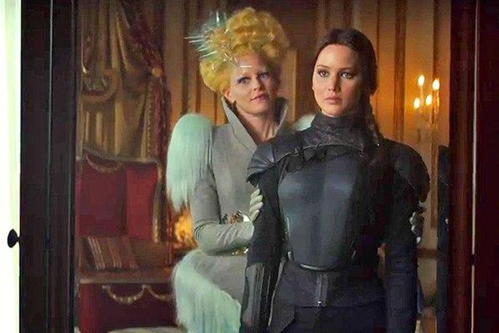 Elizabeth Banks, Jennifer Lawrence in 'The Hunger Games: Mockingjay - Part 2'