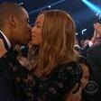 Beyonce, Jay Z kissing