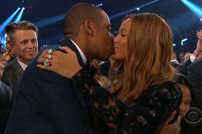 Beyonce, Jay Z kissing