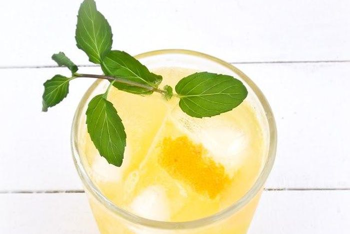 Orange and mint spritzer