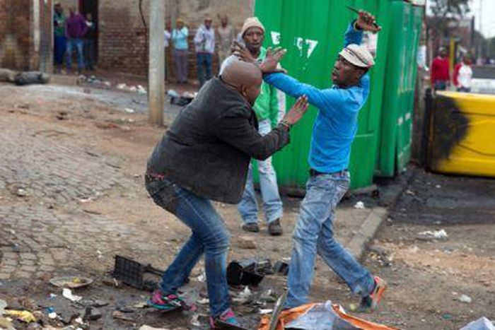 ___3695894___https:______static.pulse.com.gh___webservice___escenic___binary___3695894___2015___4___24___18___150424Sitholestabbing-jpg_1