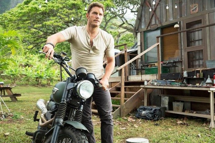 Chris Pratt on the set of Jurassic World
