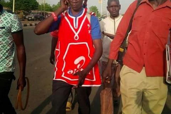 Abubakar (middle) continues journey to Abuja after stopover in Bauchi