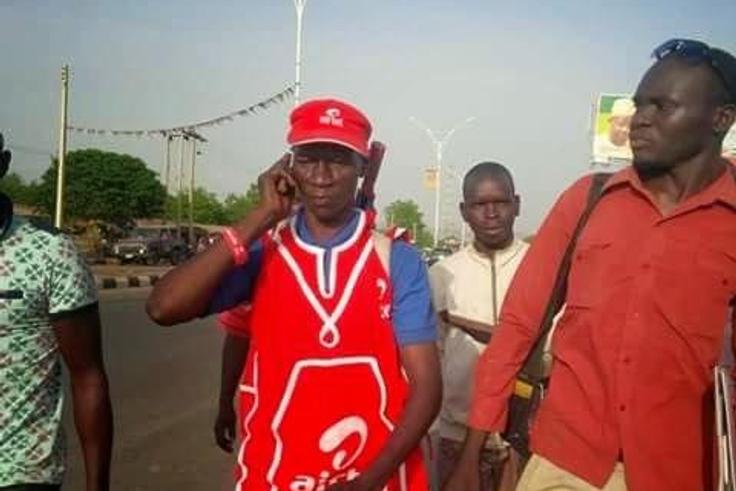 Abubakar (middle) continues journey to Abuja after stopover in Bauchi