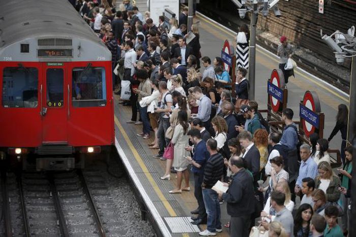 Train drivers' union to go ahead with London underground strike