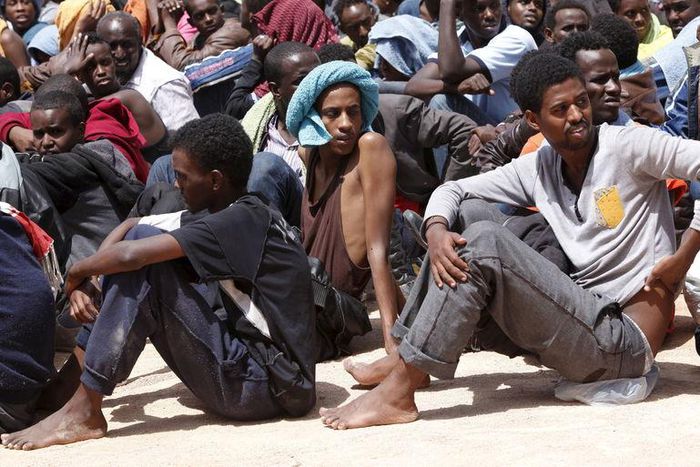 Migrants wait to be transported to an immigration centre in the coastal city of Misrata, Libya, May 9, 2015. REUTERS/Ismail Zitouny