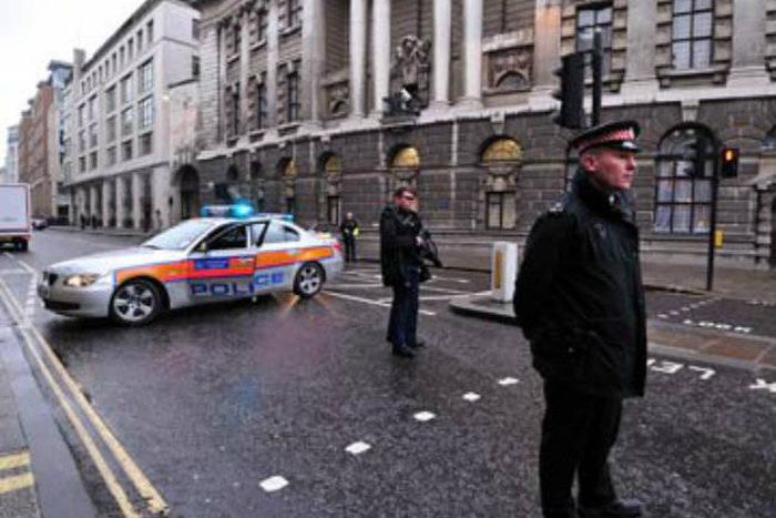 Police hunt for family of 12 suspected of travelling to Syria