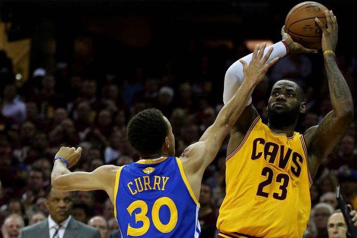 ___4066314___https:______static.pulse.com.gh___webservice___escenic___binary___4066314___2015___8___13___9___curry-lebron-61015-us-news-getty-ftr_1wixcyeutmaa319qvj4wcrtlkk