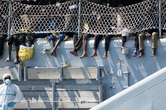 Leaders agree on more crossing points, electricity link