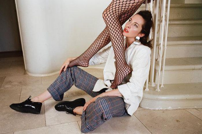 Alex Lilly keeps her cool, and her complexity on '2% milk'