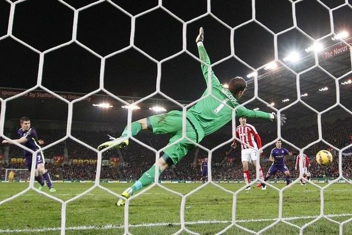 Manchester City's James Milner scores past Asmir Begovic of Stoke City during their English Premier League soccer match at the Britannia Stadium in Stoke-on-Trent, central England, February 11, 2015.      REUTERS/Darren Staples