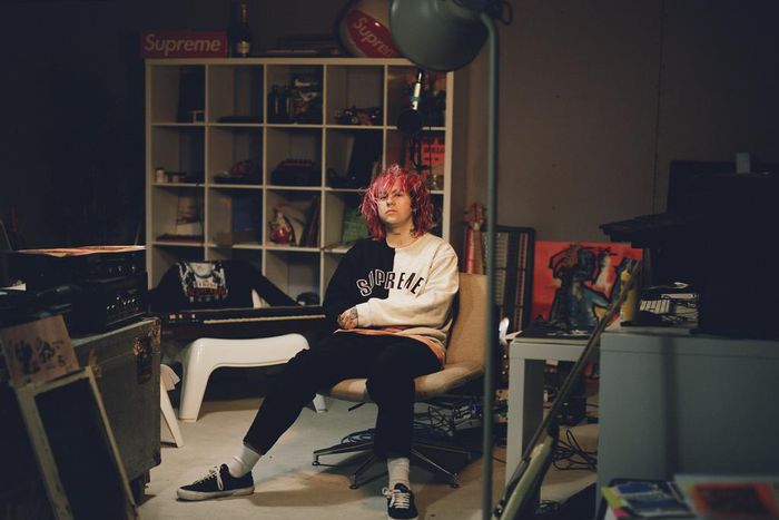 Tales of Slackerdom With a '90s Polish