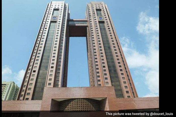 Pyongyang's popular Koryo Hotel catches fire