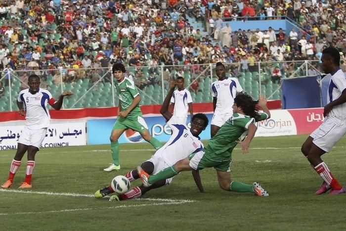 Abraham Barshsll of Liberia (centre L) challenges Hamam Tarik of Iraq during their international friendly soccer match at al-Shaab Stadium in Baghdad May 27, 2013. REUTERS/Thaier al-Sudani