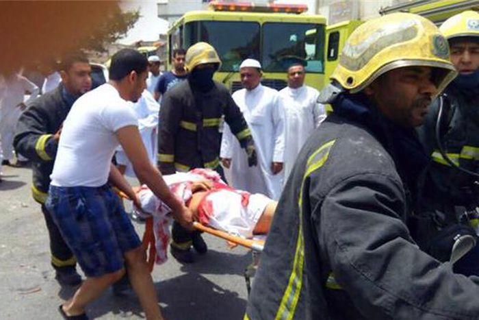 Suicide bomber attacks mosque in Saudi Arabia-al Jazeera