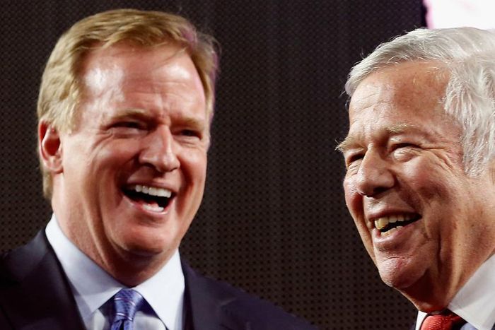 ___3780515___https:______static.pulse.com.gh___webservice___escenic___binary___3780515___2015___5___21___7___roger-goodell-and-robert-kraft_1oe5r3aa4908j10ft3hdwwgjv3_2
