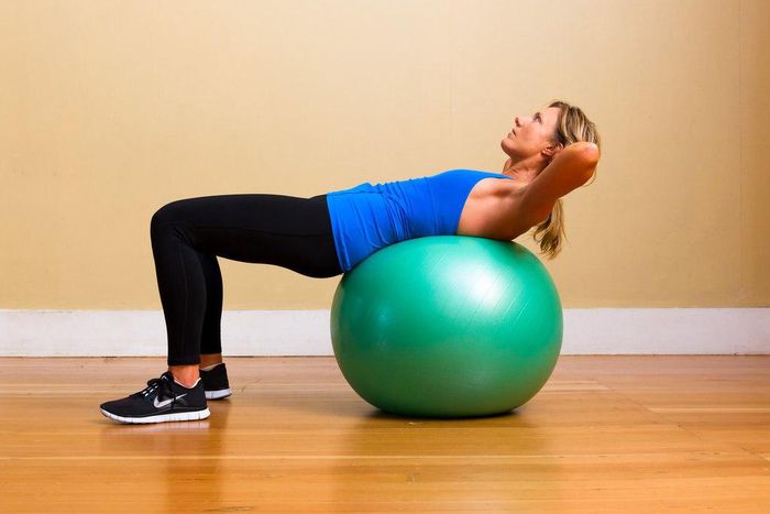 Crunches with exercise ball