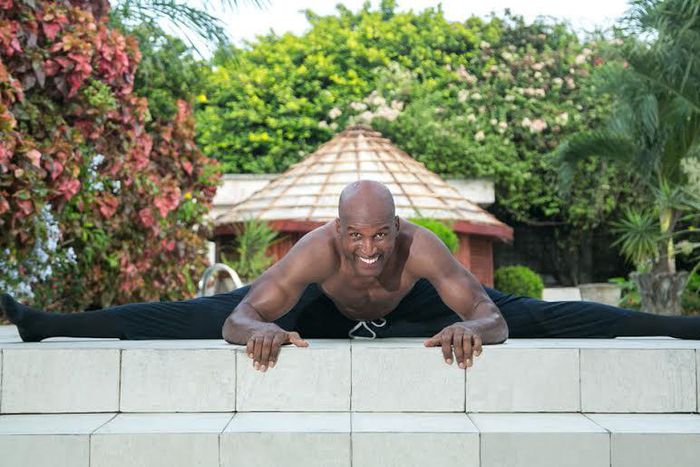 Kayode doing a split