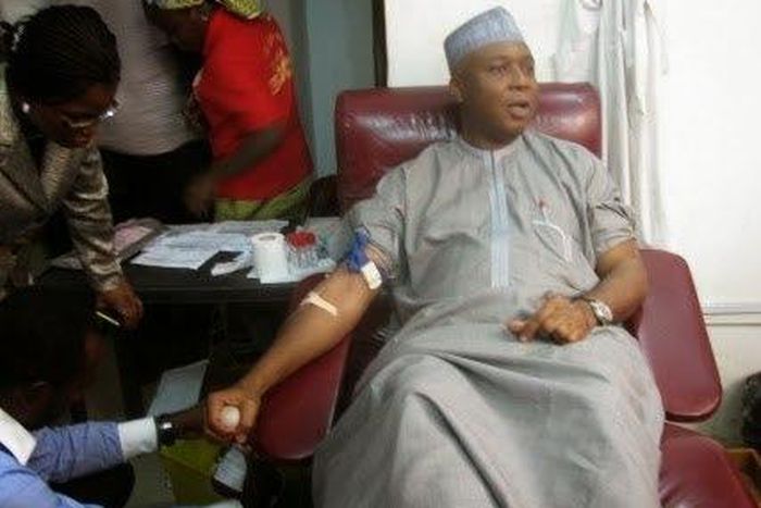 ___3881647___https:______static.pulse.com.gh___webservice___escenic___binary___3881647___2015___6___18___16___Nigerians-Speaker-House-Of-Rep-Aminu-Tambuwal-Blood-Donation-Bomb-Blast-Victims-Abuja-April-2014-rhodiesworld-5