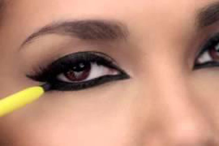 Model applies Maybelline Colossal Kajal