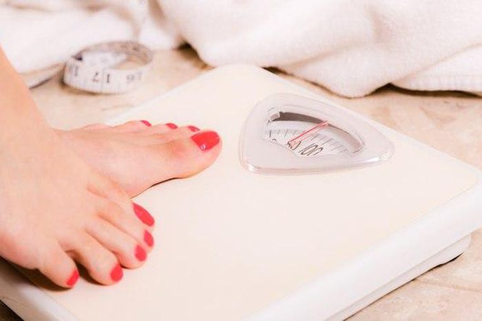 Weight checking on a scale