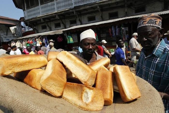 Muslim faithful sell bread during holy month of Ramadan at the "Darajani" market of the historic centre of Stone Town on the Indian Ocean island of Zanzibar, in a file photo. REUTERS/Thomas Mukoya