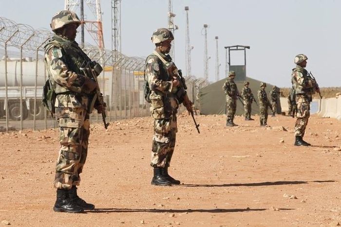 Algerian soldiers are seen at the Tiguentourine Gas Plant in In Amenas, 1600 km (994 miles) southeast of Algiers, January 31, 2013. REUTERS/Louafi Larbi
