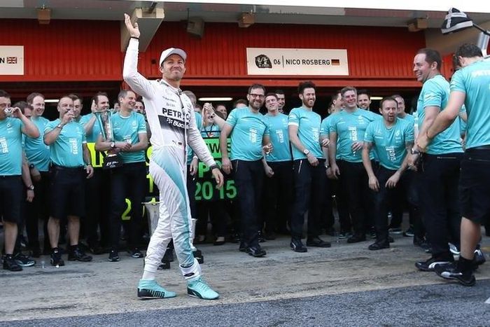Formula One - F1 - Spanish Grand Prix 2015 - Circuit de Catalunya, Barcelona, Spain - 10/5/15
Mercedes' Nico Rosberg celebrates his win with his team
Reuters / Albert Gea