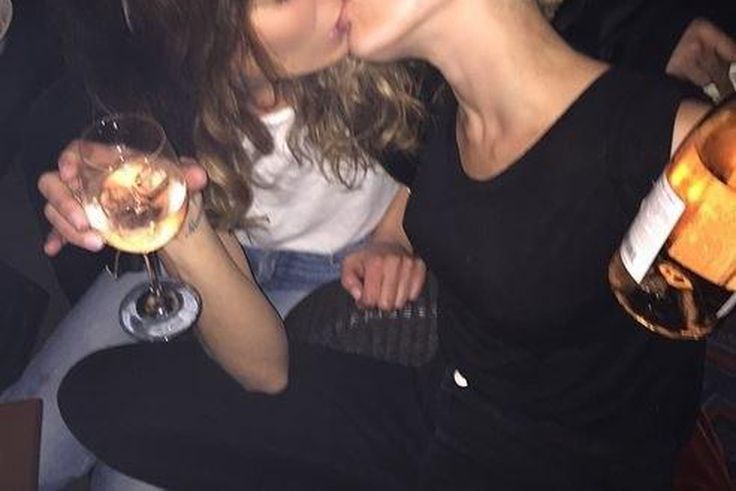 Miley Cyrus kisses girl in Vegas