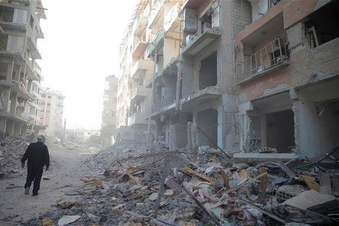 Syrian air strikes kill 31, rebels bombard Damascus -monitor