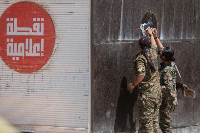 Syrian Kurds say Islamic State shoring up de facto capital Raqqa