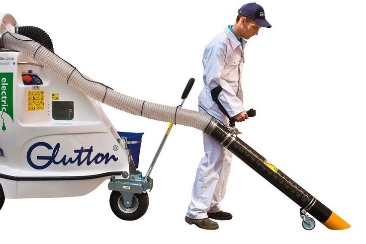 German robbers chased away by shopkeeper wielding vacuum cleaner