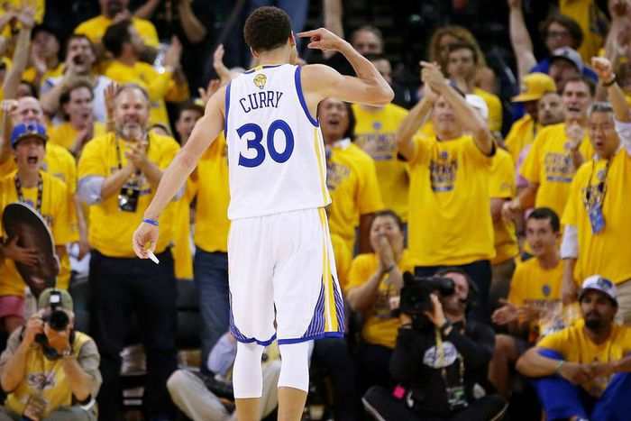 ___3865271___https:______static.pulse.com.gh___webservice___escenic___binary___3865271___2015___6___15___14___steph-curry-cropped_kr36k7643h5m170n64y3u0zf3