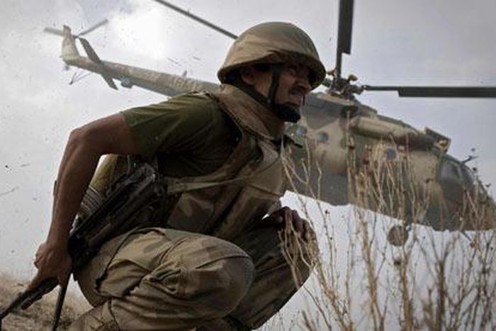 ___3591569___https:______static.pulse.com.gh___webservice___escenic___binary___3591569___2015___3___22___14___Pakistani-soldier-crouche-001