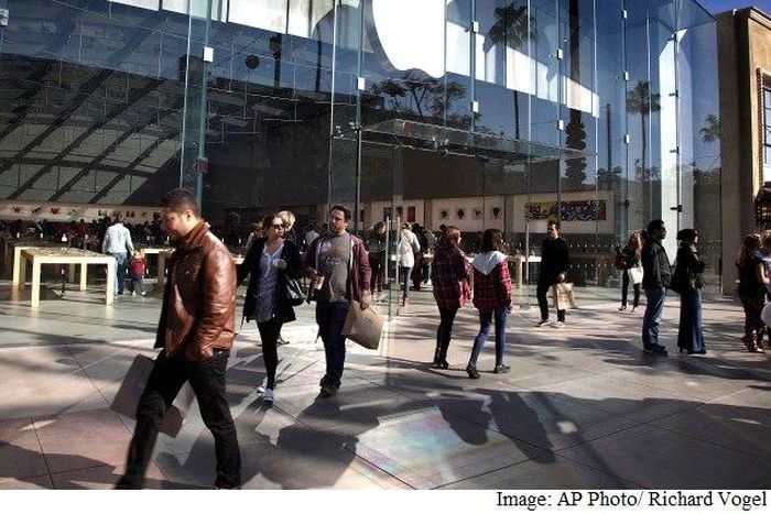 Smartflash accused Apple in a May 2013 lawsuit of infringing patents for accessing and storing songs, videos and games.